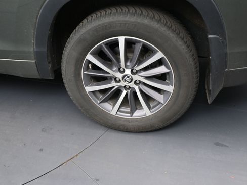 Used 2018 Toyota Highlander XLE image 21