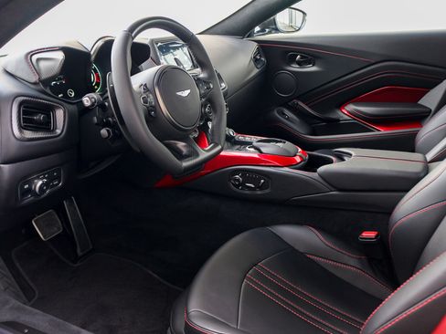 Used 2021 Aston Martin V8 Vantage Coupe RWD image 3