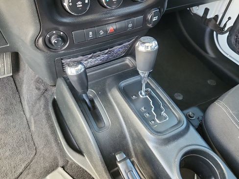 Used 2017 Jeep Wrangler Unlimited Sahara w/ Connectivity Group image 23