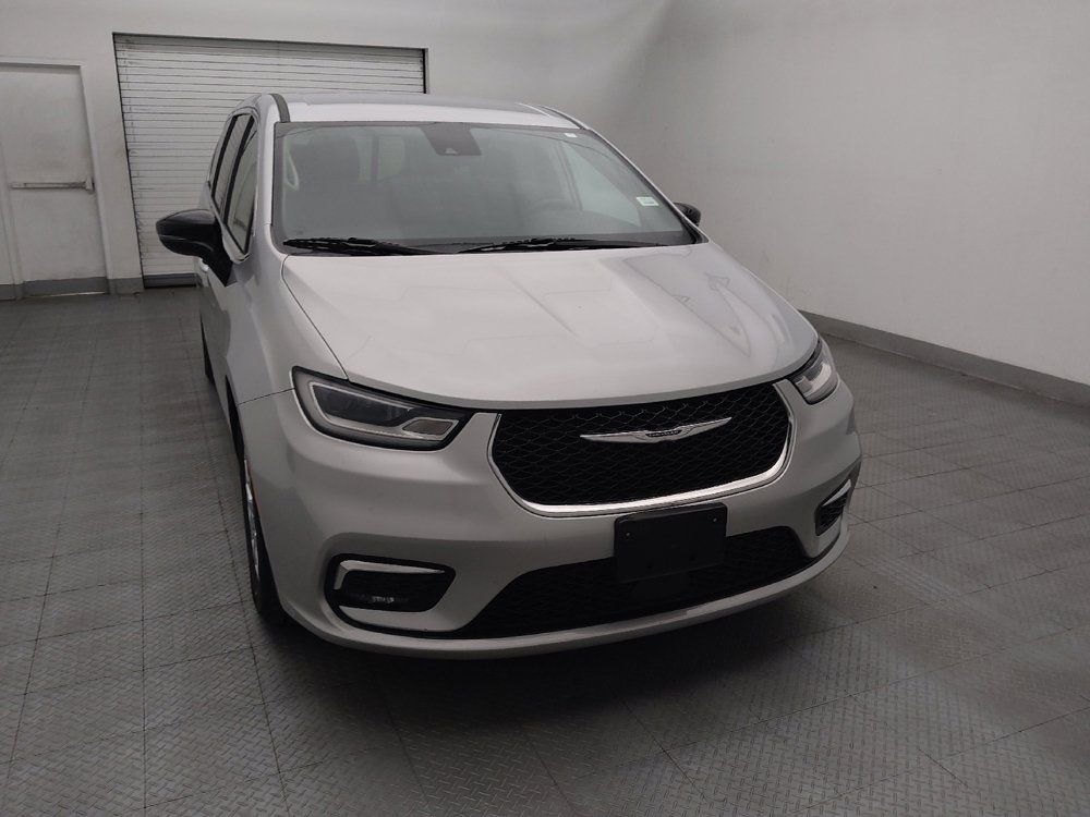 Used 2024 Chrysler Pacifica Touring-L FWD image 14