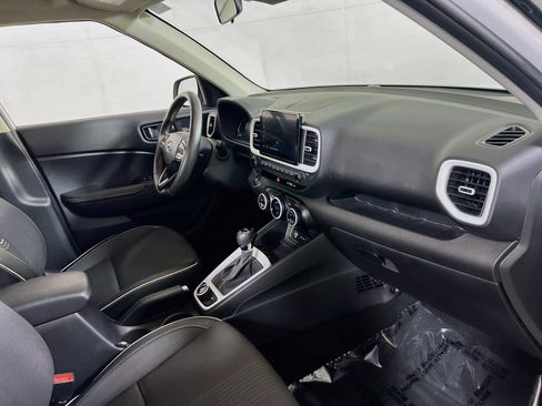 Used 2023 Hyundai Venue Limited FWD image 28