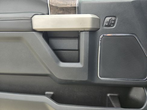 Certified 2022 Ford F250 Lariat w/ Chrome Package image 17