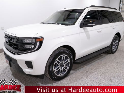 Used 2025 Ford Expedition Active image 2