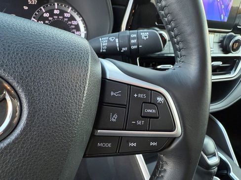 Used 2024 Toyota Highlander LE image 15