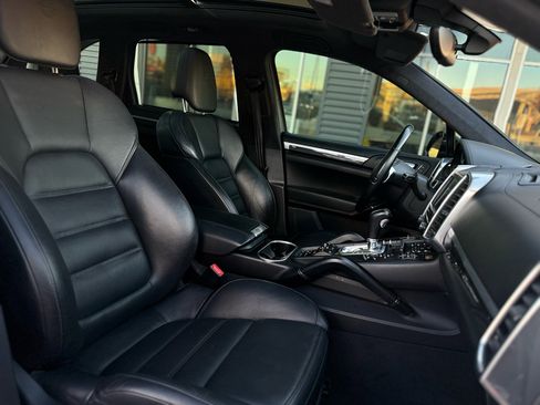 Used 2014 Porsche Cayenne Turbo image 15