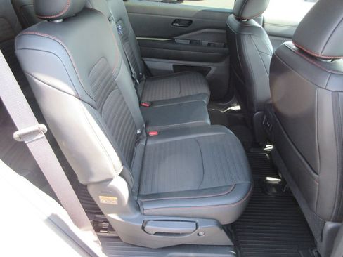 Used 2026 Nissan Pathfinder Rock Creek AWD/4WD image 18