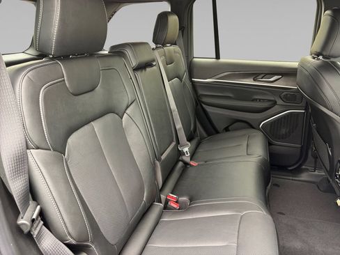 New 2026 Jeep Grand Cherokee Limited AWD/4WD image 16