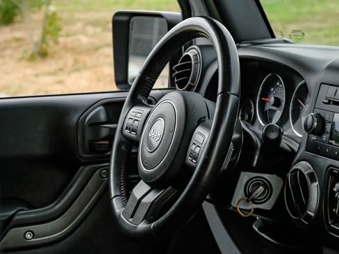 Used 2018 Jeep Wrangler Unlimited Sport S AWD/4WD image 16