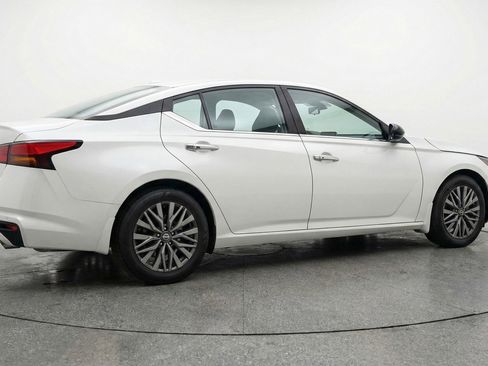 Used 2025 Nissan Altima 2.5 SV FWD image 9