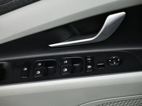 Certified 2025 Hyundai Elantra Limited image 16