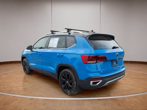 Used 2024 Volkswagen Taos SE w/ Panoramic Sunroof Package FWD image 4