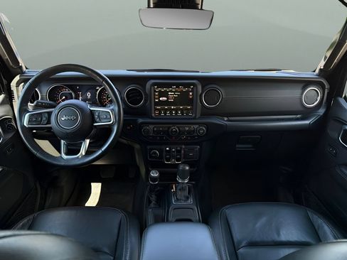 Used 2019 Jeep Wrangler Unlimited Sahara w/ Dual Top Group AWD/4WD image 21