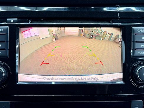 Used 2020 Nissan Rogue SV image 16