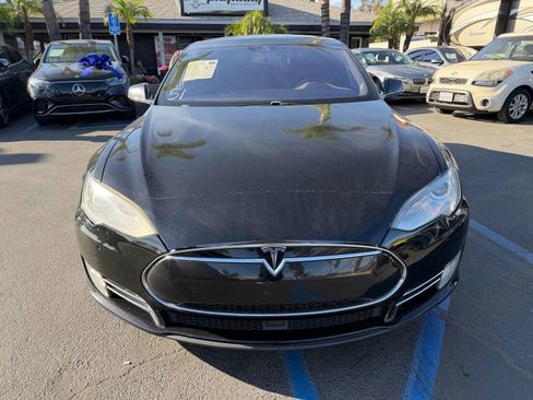 Used 2015 Tesla Model S 70 RWD image 2