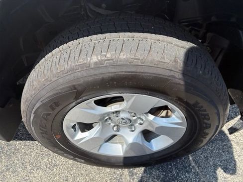 Used 2020 RAM 1500 Big Horn AWD/4WD image 20