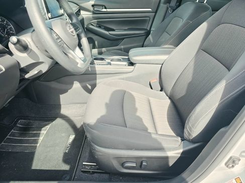 Used 2023 Nissan Altima 2.5 SV FWD image 9