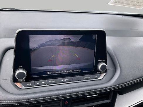 Certified 2025 Nissan Rogue SV FWD image 26