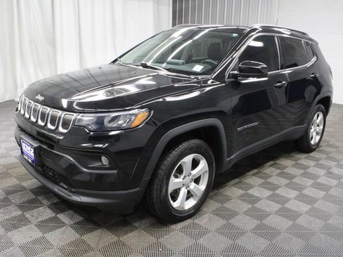 Used 2022 Jeep Compass Latitude w/ Sun and Sound Group AWD/4WD image 9