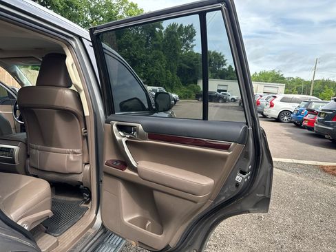 Used 2014 Lexus GX 460 w/ Premium Package AWD/4WD image 21