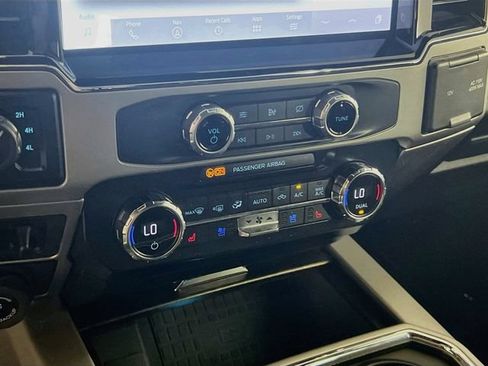 Used 2022 Ford F250 Lariat w/ Lariat Ultimate Package AWD/4WD image 12