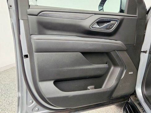 Used 2023 GMC Yukon SLT w/ SLT Premium Package image 11