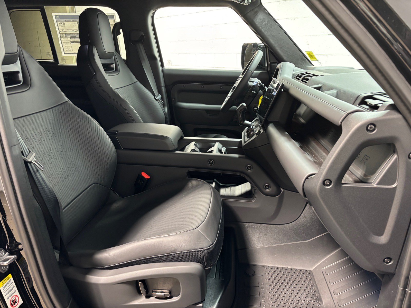 New 2026 Land Rover Defender 110 OCTA AWD/4WD image 33