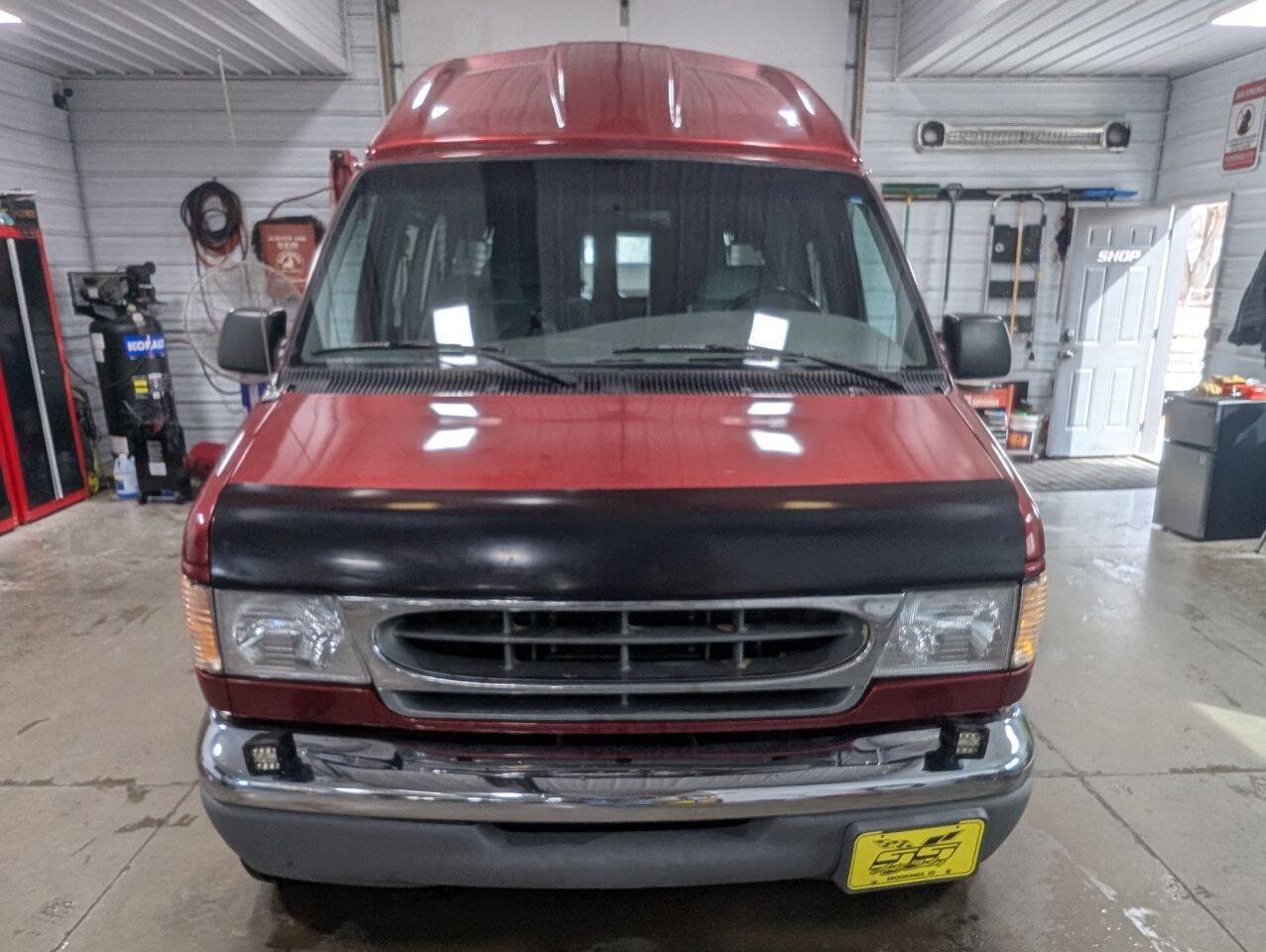 Used 1997 Ford E-250 and Econoline 250 Heavy-Duty Extended RWD image 2