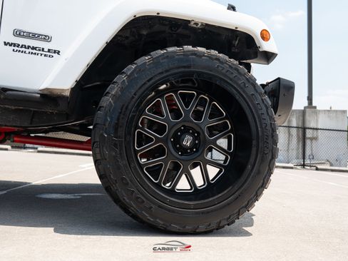 Used 2017 Jeep Wrangler Unlimited Rubicon AWD/4WD image 9