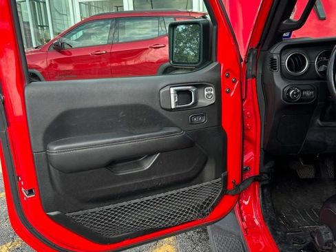 Used 2021 Jeep Gladiator Overland w/ Popular Equipment Package AWD/4WD image 18
