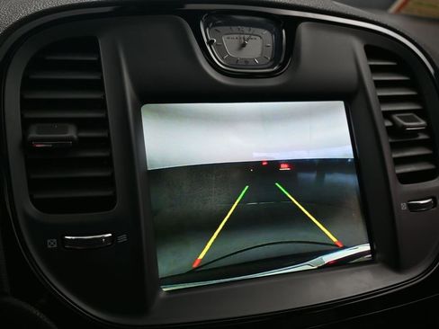 Used 2018 Chrysler 300 S w/ 300S Premium Group RWD image 19