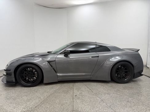 Used 2015 Nissan GT-R Black Edition AWD/4WD image 6