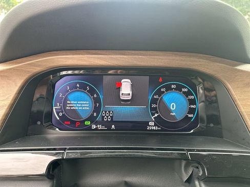 Used 2025 Volkswagen Atlas SE image 10