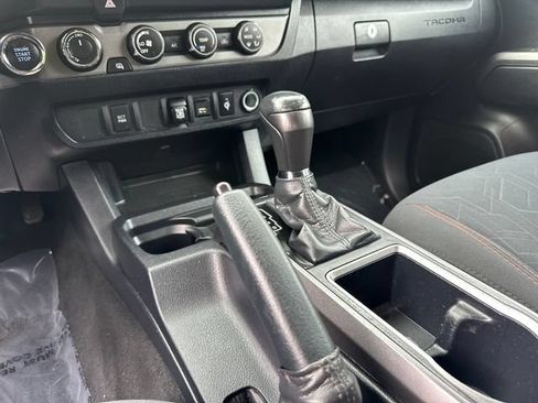 Used 2020 Toyota Tacoma TRD Off-Road AWD/4WD image 23