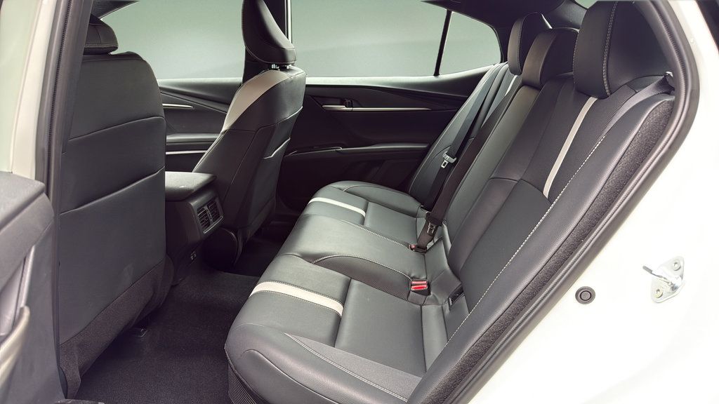 Used 2025 Toyota Camry SE FWD image 15