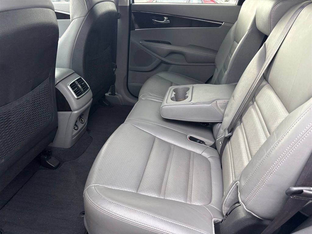 Used 2016 Kia Sorento EX FWD image 16