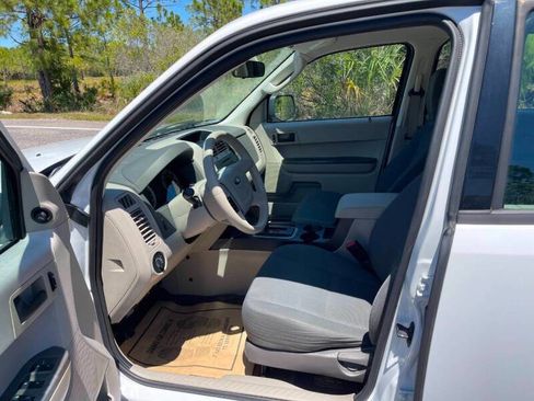 Used 2009 Ford Escape XLS FWD image 10
