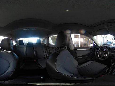 Used 2025 Volkswagen Jetta SE image 43