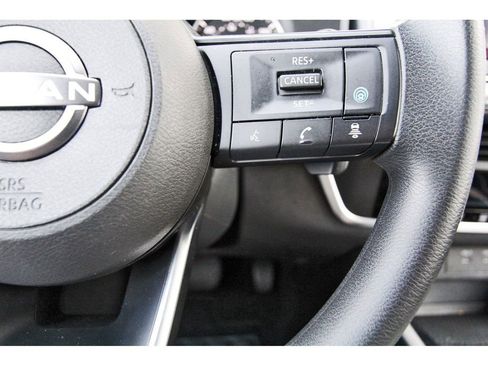 Used 2024 Nissan Rogue SV image 9