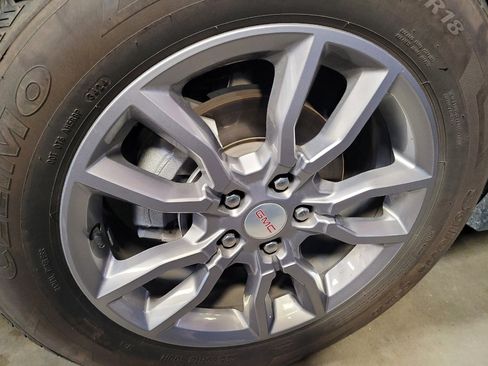 Used 2024 GMC Terrain SLT image 31