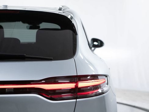 Certified 2026 Porsche Macan AWD/4WD image 21