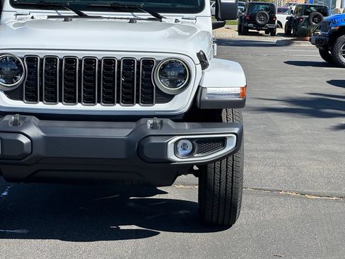New 2026 Jeep Gladiator Sport AWD/4WD image 11