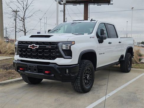 Used 2025 Chevrolet Silverado 2500 ZR2 w/ Technology Package image 6