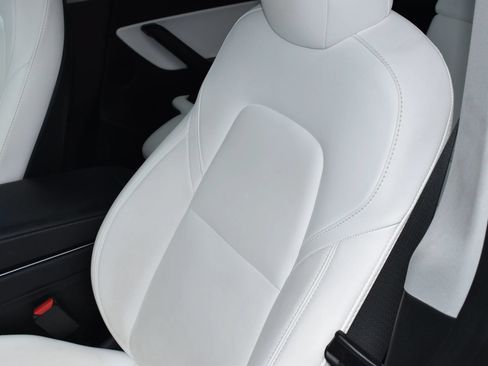 Used 2023 Tesla Model Y 2WD image 11