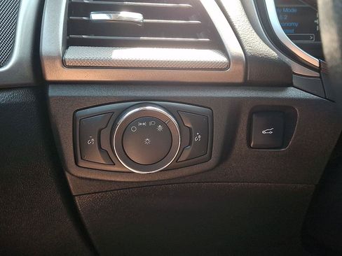 Used 2019 Ford Fusion SE AWD/4WD image 23