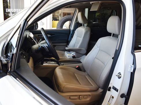 Used 2016 Honda Pilot Elite image 4