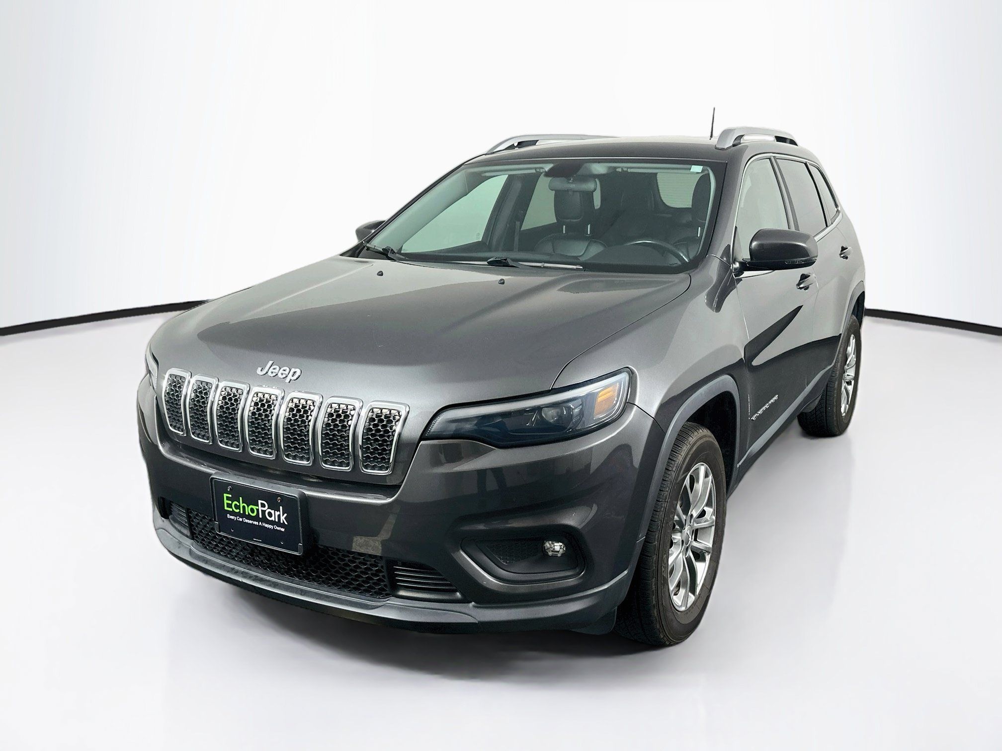 Used 2019 Jeep Cherokee Latitude Plus w/ Cold Weather Group AWD/4WD image 3