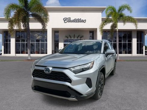 Used 2024 Toyota RAV4 SE image 5