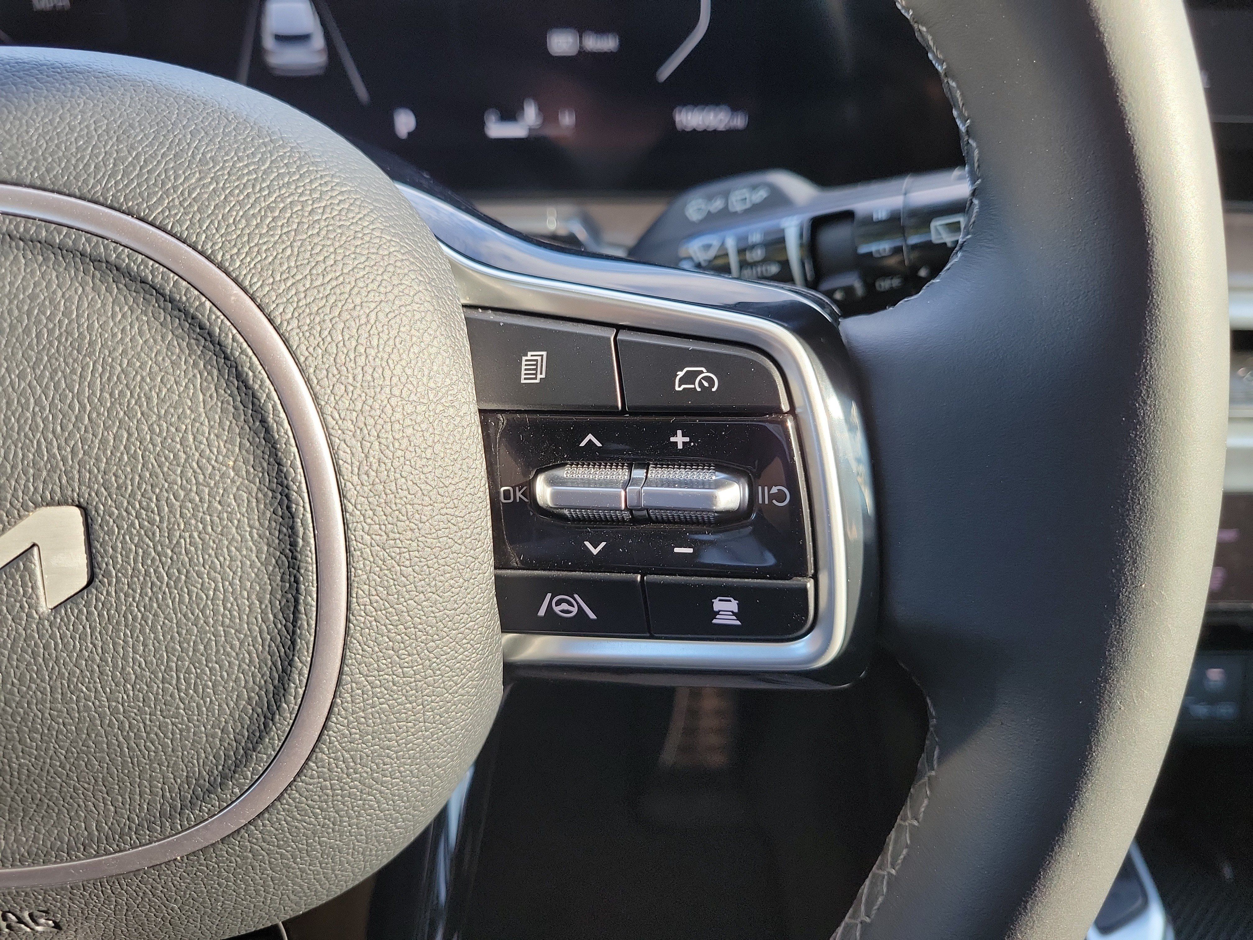Certified 2025 Kia Sorento SX FWD image 27