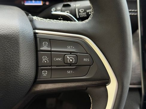 Used 2023 Jeep Grand Cherokee L Limited AWD/4WD image 31