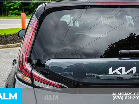 Used 2025 Kia Soul LX w/ LX Technology Package FWD image 12
